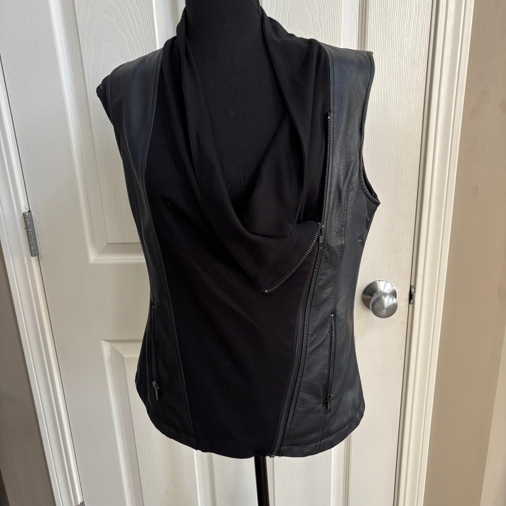 Olive & Oak Womens Black Faux Leather Knit Front Asymmetrical Zip Vest Medium